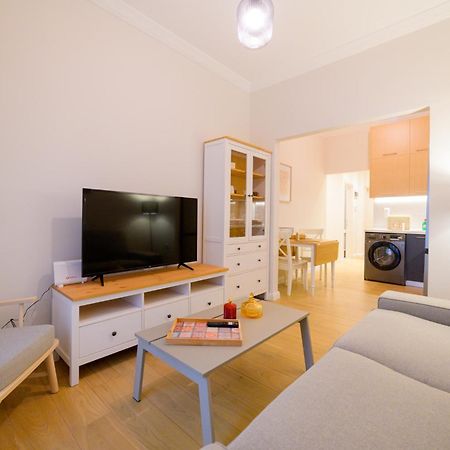 New Modern 2Nd Floor Apartment เทสซาโลนิกิ ภายนอก รูปภาพ