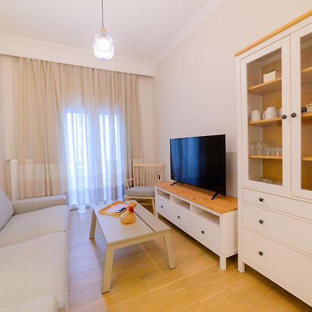 New Modern 2Nd Floor Apartment เทสซาโลนิกิ ภายนอก รูปภาพ