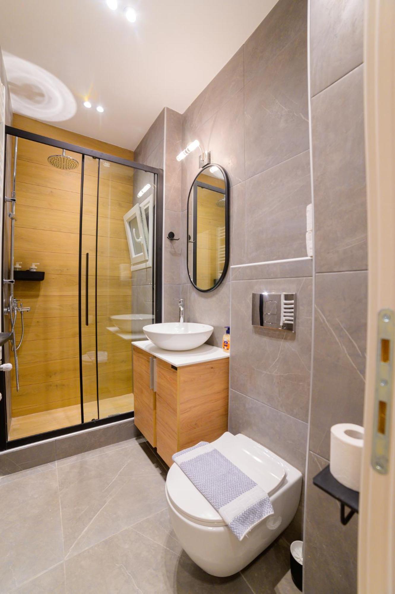 New Modern 2Nd Floor Apartment เทสซาโลนิกิ ภายนอก รูปภาพ