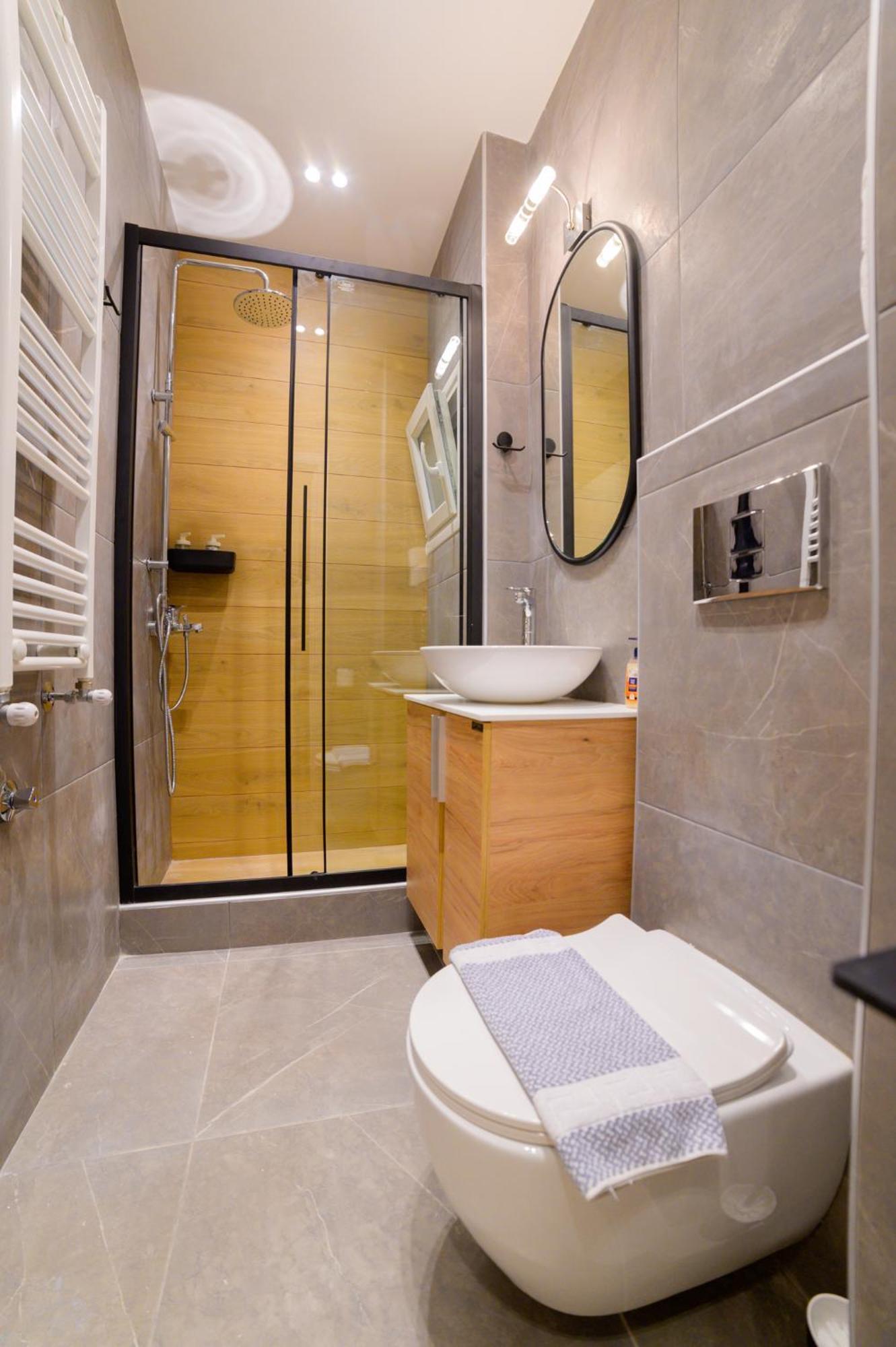 New Modern 2Nd Floor Apartment เทสซาโลนิกิ ภายนอก รูปภาพ