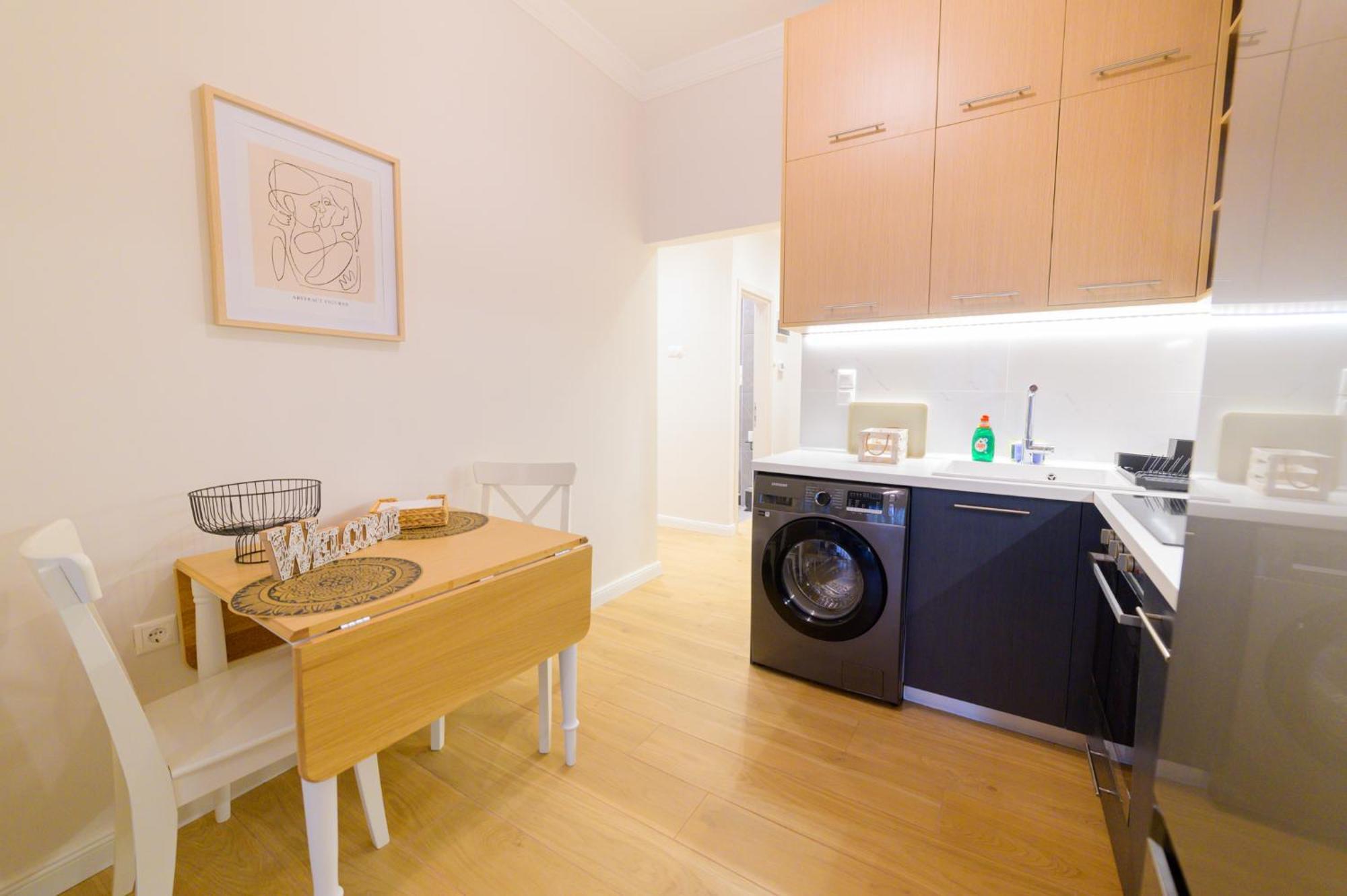 New Modern 2Nd Floor Apartment เทสซาโลนิกิ ภายนอก รูปภาพ